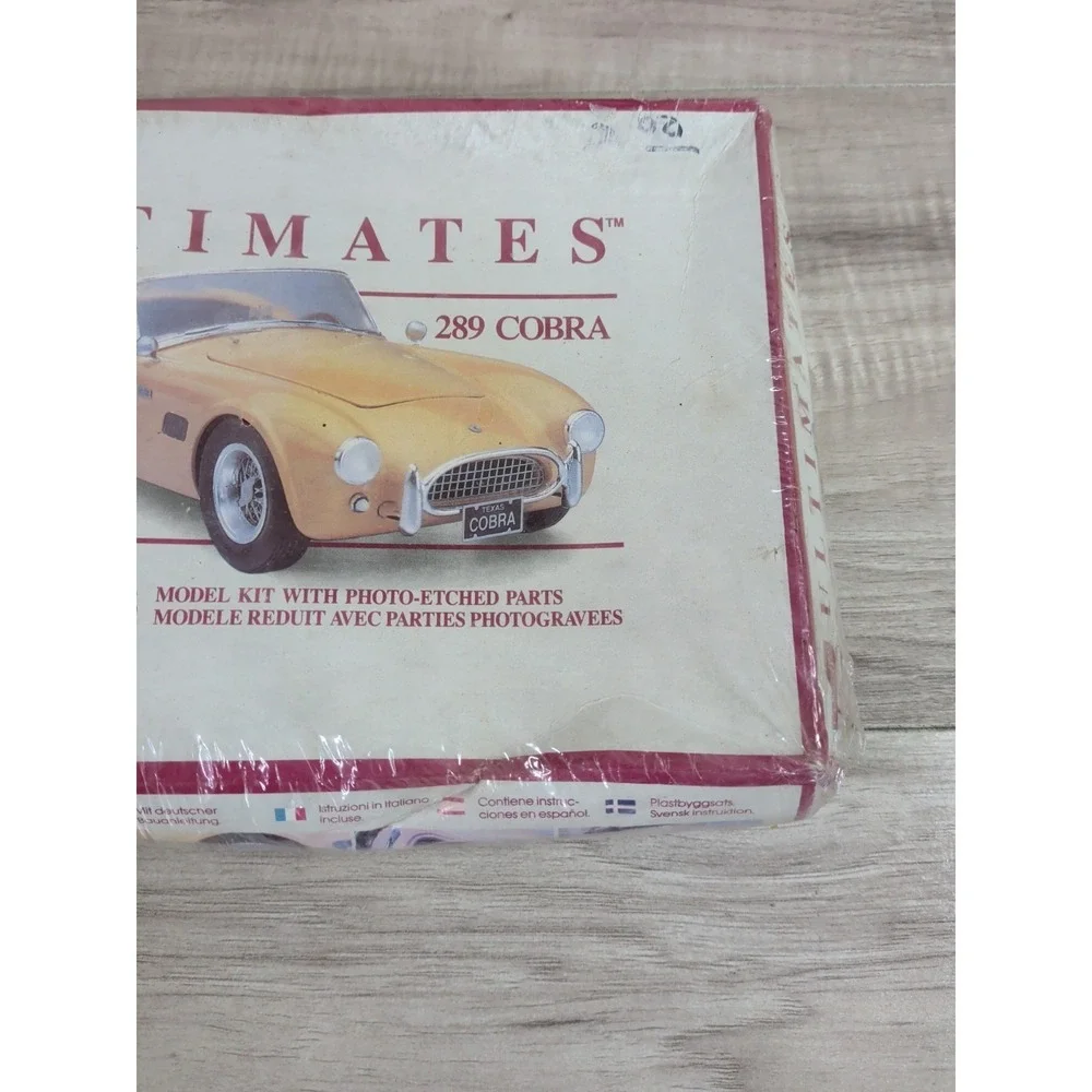 Monogram Ultimates 289 Ford Cobra Roadster - 1:43 Scale - Kit #2044 